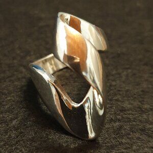 Bold Vintage Sterling Silver Open-Wave Modernist Ring – European Craftsmanship